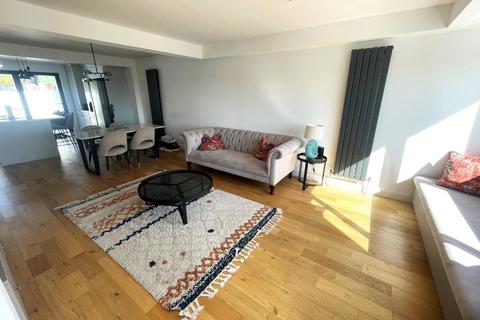 undefined, Grants Close, Mill Hill, NW7