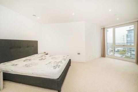 3 bedroom flat for sale, Western Gateway, London E16