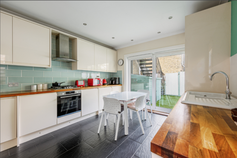 3 bedroom flat for sale, Fauconberg Road, Chiswick W4