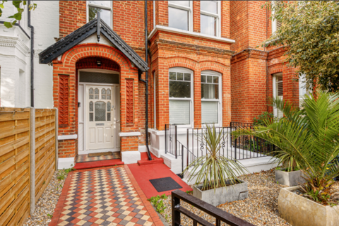 3 bedroom flat for sale, Fauconberg Road, Chiswick W4