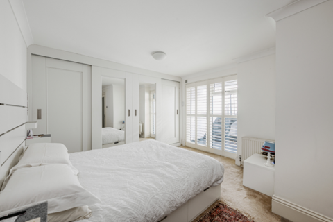 3 bedroom flat for sale, Fauconberg Road, Chiswick W4