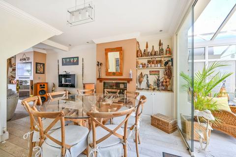 undefined, Twickenham Road, Isleworth, TW7