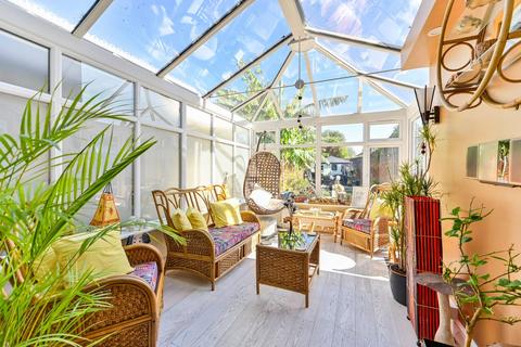 undefined, Twickenham Road, Isleworth, TW7
