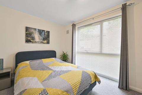 undefined, Larch Close, New Southgate, London, N11