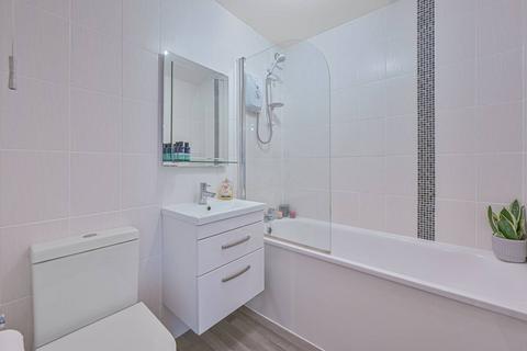 27 Larch Close, London, N11 3NU