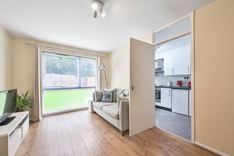 27 Larch Close, London, N11 3NU