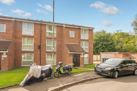 27 Larch Close, London, N11 3NU