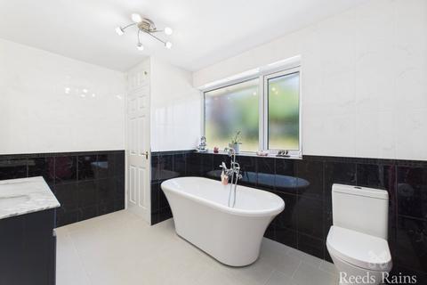 4 bedroom bungalow for sale, Green Lane, Bridlington YO15
