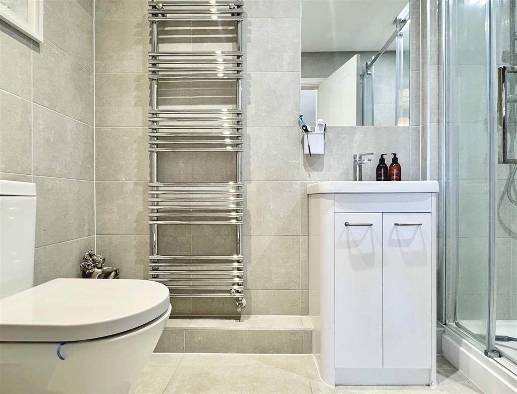 En-Suite To Bedroom 2.jpg