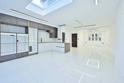 4 bedroom semi-detached house for sale, The Heights, Northolt, UB5