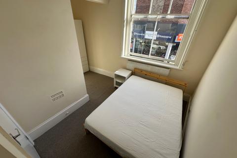 1 bedroom in a house share to rent, 441 High Street, Cheltenham GL50