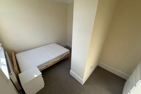 1 bedroom in a house share to rent, 441 High Street, Cheltenham GL50