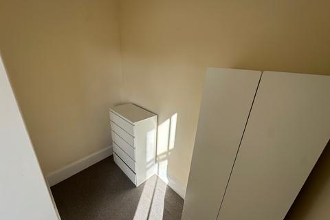 1 bedroom in a house share to rent, 441 High Street, Cheltenham GL50