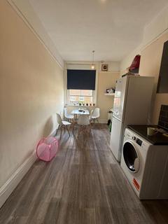 1 bedroom in a house share to rent, 441 High Street, Cheltenham GL50