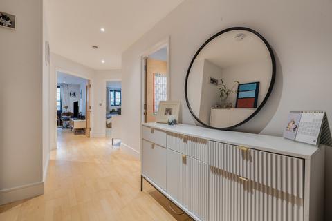 1 bedroom apartment for sale, Cayenne Court, London