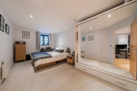 1 bedroom apartment for sale, Cayenne Court, London