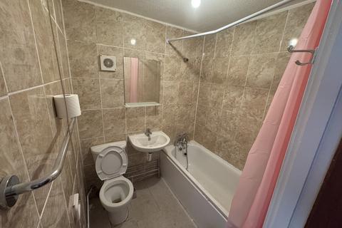 2 bedroom flat to rent, London SE27