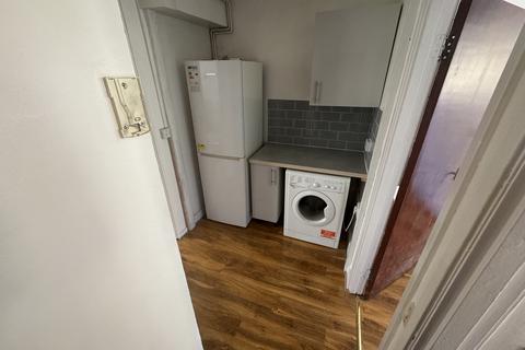 2 bedroom flat to rent, London SE27