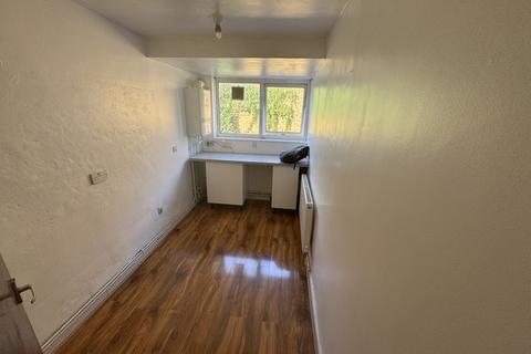 2 bedroom flat to rent, London SE27