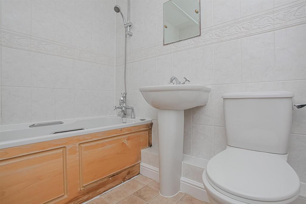 Main Bathroom.jpg