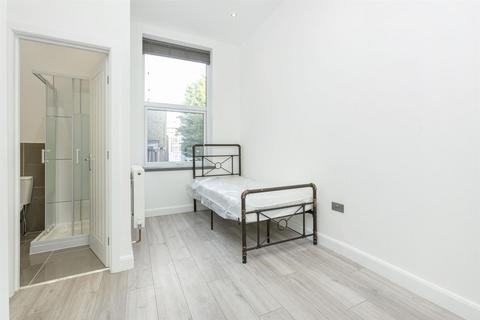 Studio to rent, Beaconsfield Terrace Road, London W14