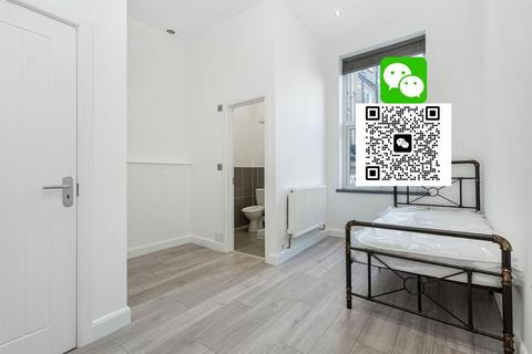 Studio to rent, Beaconsfield Terrace Road, London W14