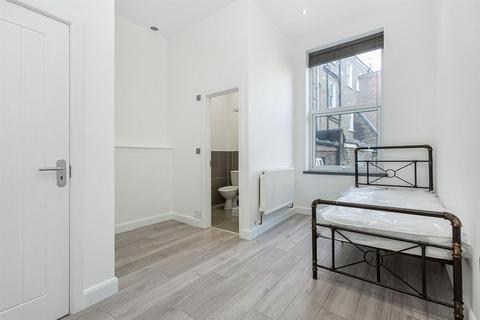 Studio to rent, Beaconsfield Terrace Road, London W14