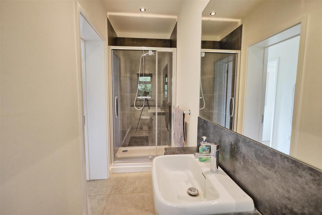 Shower room and w/c