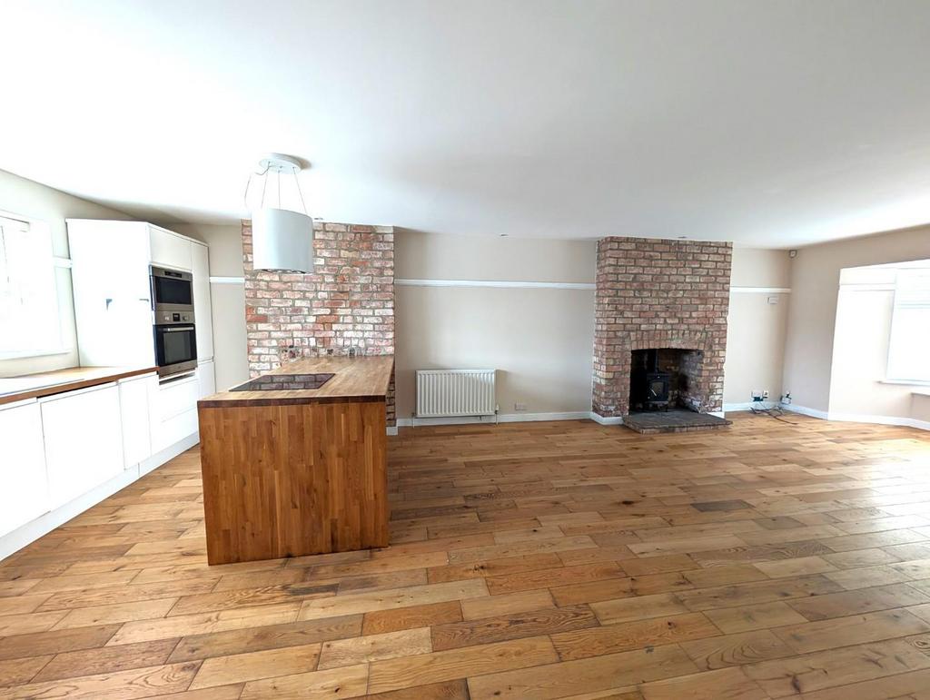 Kitchen / Reception