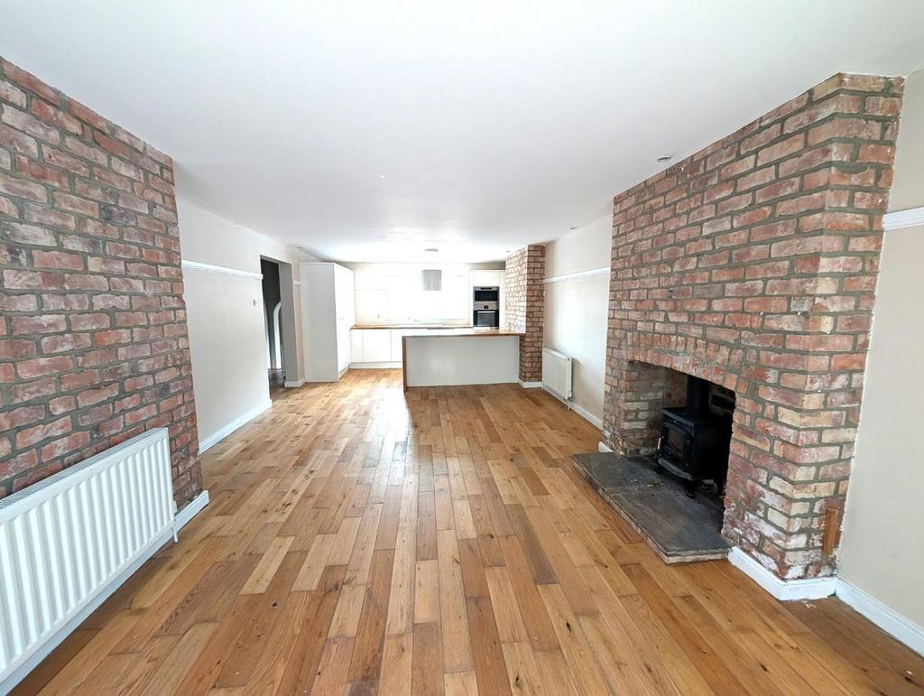 Kitchen / Reception