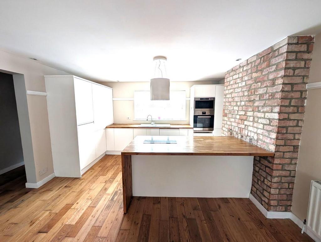 Kitchen / Reception