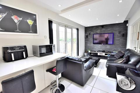 3 Wilmer Way, London, N14 7JD