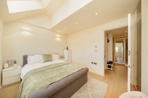 undefined, Archway Road, London N6