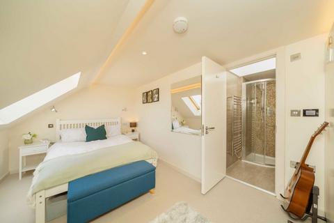 2 bedroom flat for sale, Archway Road, London N6