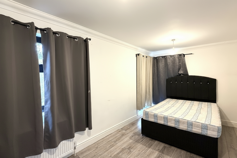 2 bedroom flat to rent, Claremont Close, London E16