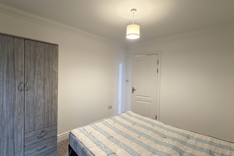2 bedroom flat to rent, Claremont Close, London E16