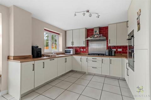 4 bedroom detached house for sale, Codling Road, Evesham WR11