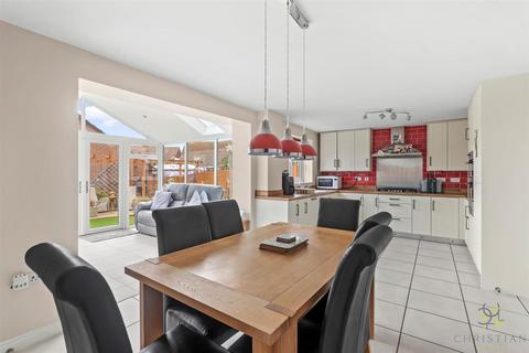 4 bedroom detached house for sale, Codling Road, Evesham WR11