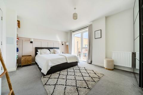2 bedroom apartment for sale, Greenwich High Road, London