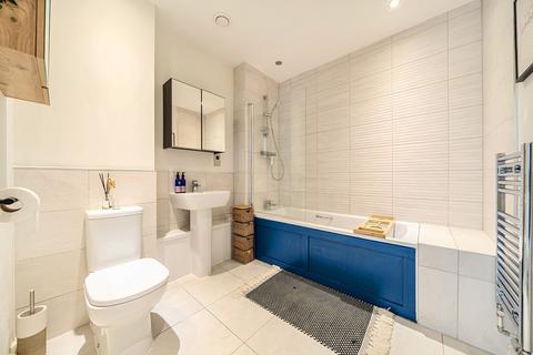 2 bedroom apartment for sale, Greenwich High Road, London
