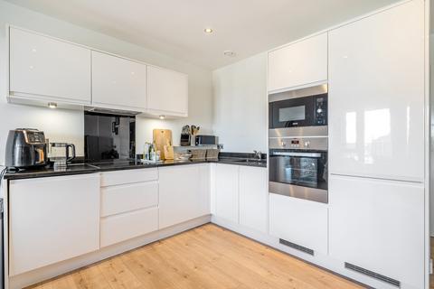2 bedroom apartment for sale, Greenwich High Road, London