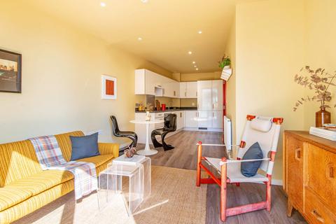 1 bedroom apartment for sale, at Flat 714 Ceylon House, 70 Alie Street, London E1
