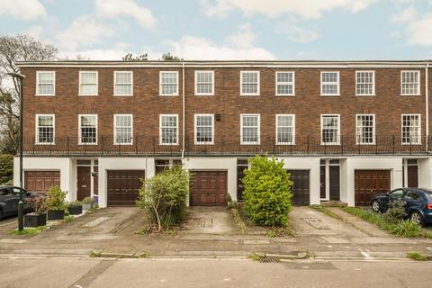 Broom Park, Teddington TW11