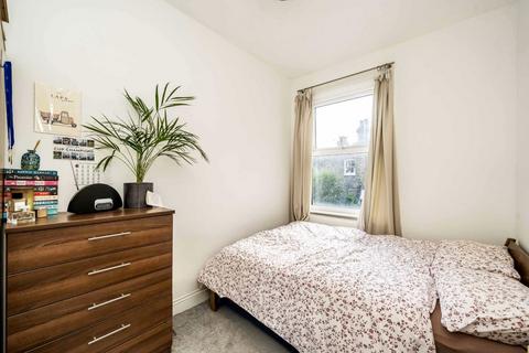 2 bedroom flat for sale, Comyn Road, London SW11