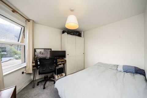 2 bedroom flat for sale, Comyn Road, London SW11