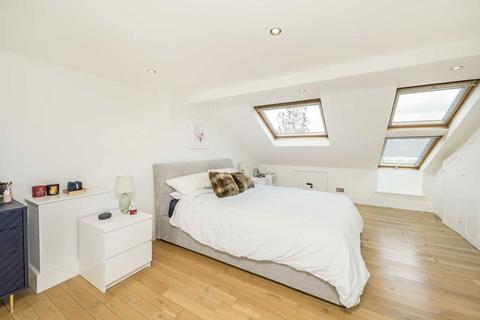 Flat 2, 10 Cowdrey Road, London, SW19 8TU