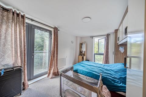 3 bedroom apartment for sale, Nobel Close, Theodor Court, NW9