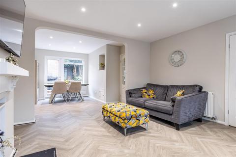 3 bedroom semi-detached house for sale, Crows Road, Epping