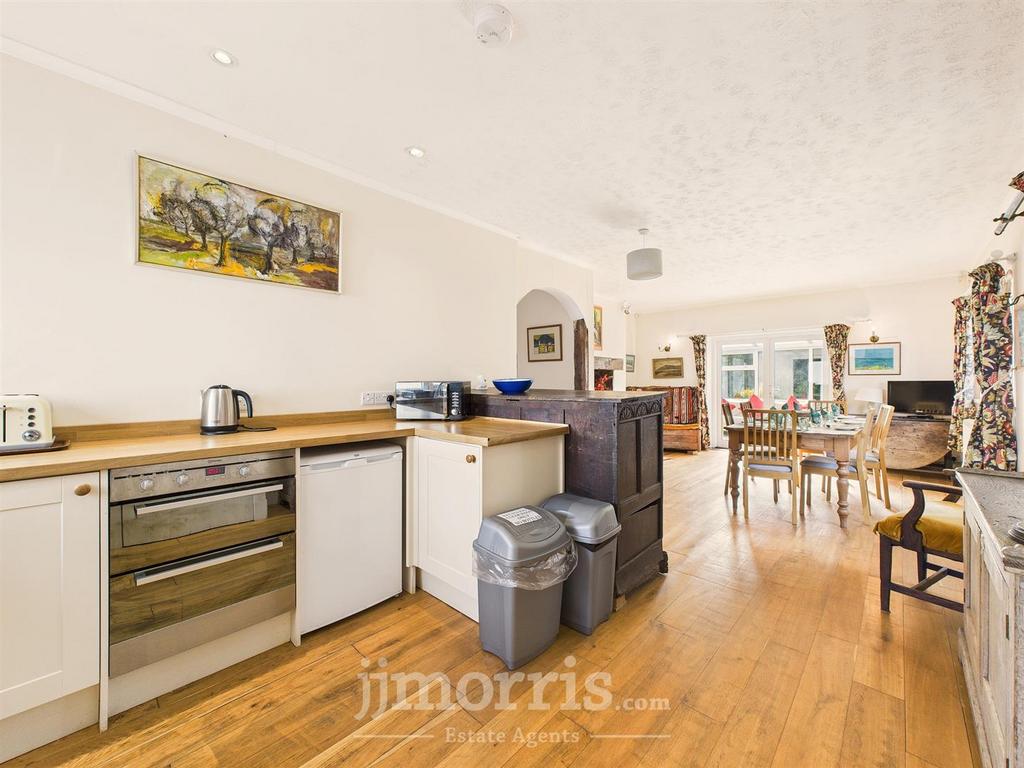 CAM05297 G0-PR0092-STILL025.jpg