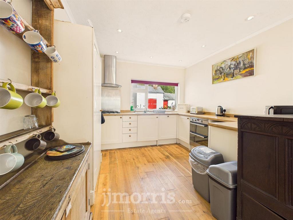 CAM05297 G0-PR0092-STILL024.jpg